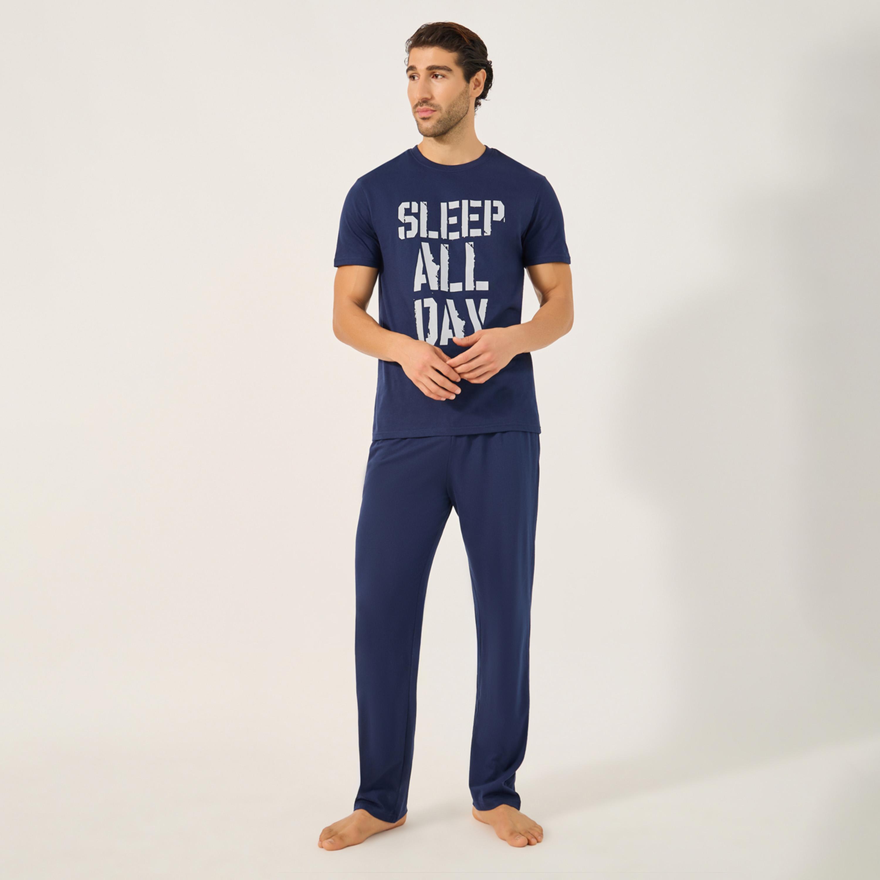ستايلي - أنوايند طقم تي شيرت بطبعة شعار مع بنطال بيجامة-men-clothing-nightwear-sets-image-1