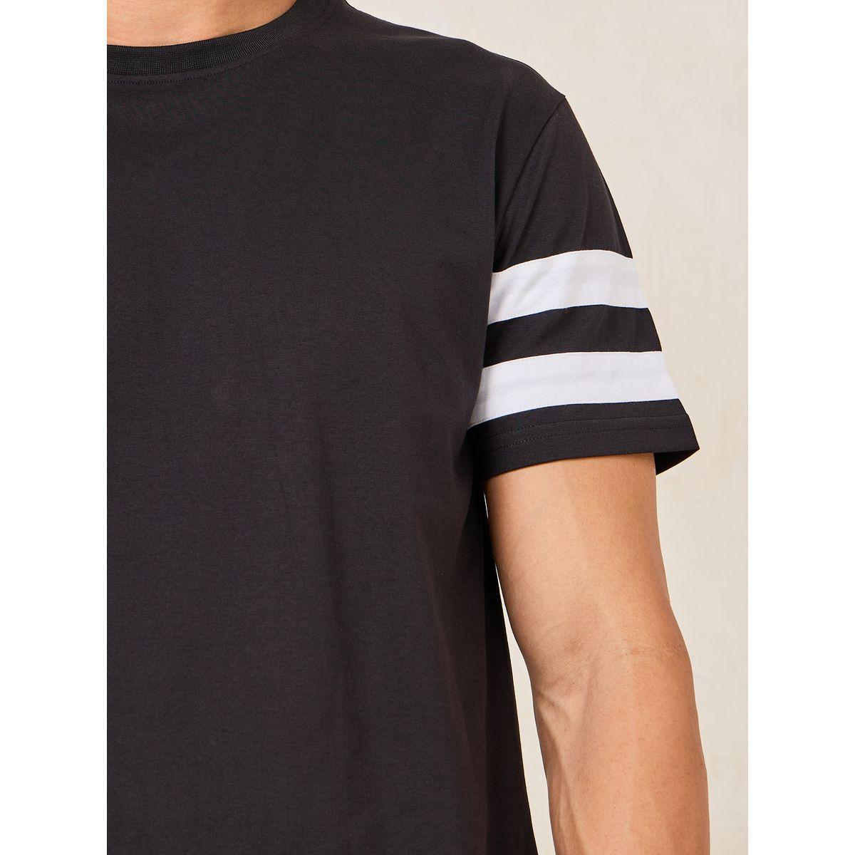 مجموعة من شورت مع تيشيرت باكمام مخططة-men-clothing-nightwear-sets-image-3