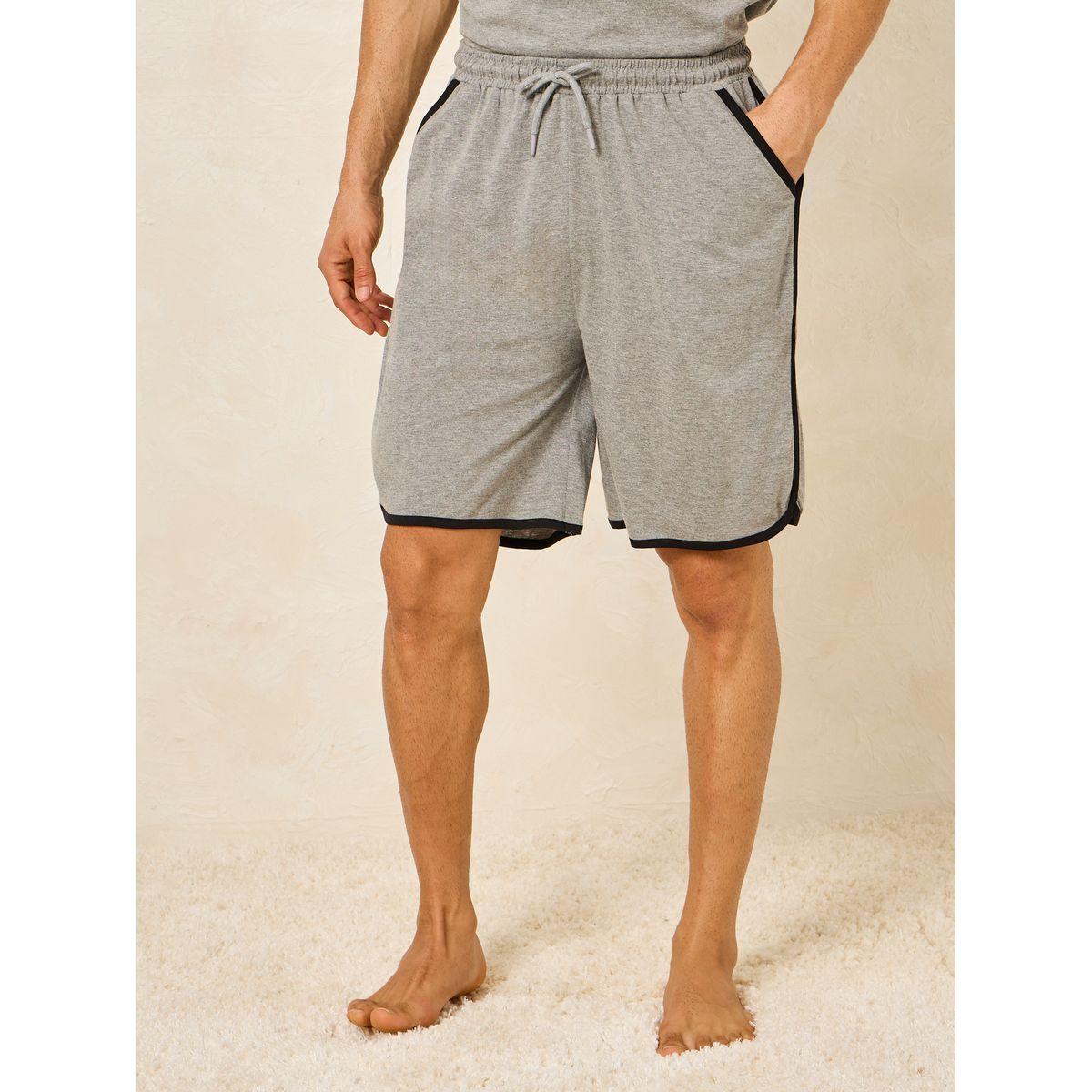 مجموعة من شورت مع تيشيرت باكمام مخططة-men-clothing-nightwear-sets-image-4