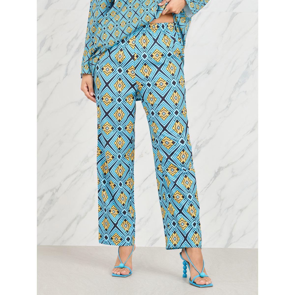 مجموعة من بنطال بارجل مستقيمة وبلوزة بطبعة هندسية-women-clothing-coordsets-image-4