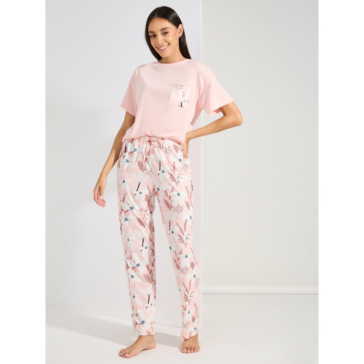 طقم من بنطال بيجاما مع تيشيرت بطبعة جرافيك-women-clothing-nightwear-pyjamas-longsets-image-4