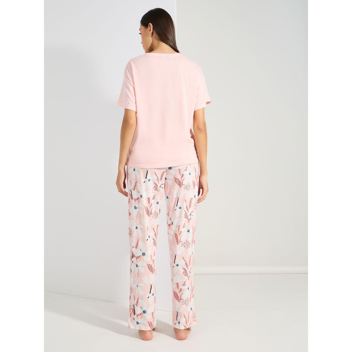 طقم من بنطال بيجاما مع تيشيرت بطبعة جرافيك-women-clothing-nightwear-pyjamas-longsets-image-6