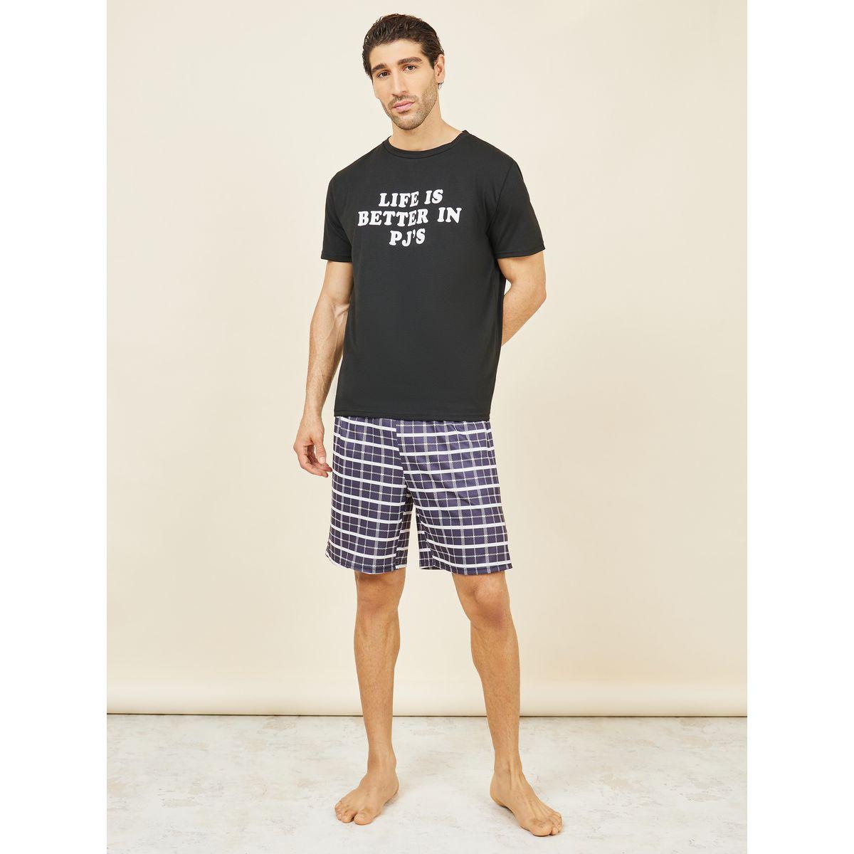 شورت بطبعة مربعات وتيشيرت مطبع بكتابة-men-clothing-nightwear-sets-image-1