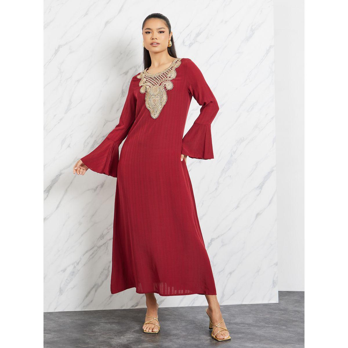 فستان طويل بحافة واسعة وتفاصيل مُطرّزة-women-clothing-dresses-image-1