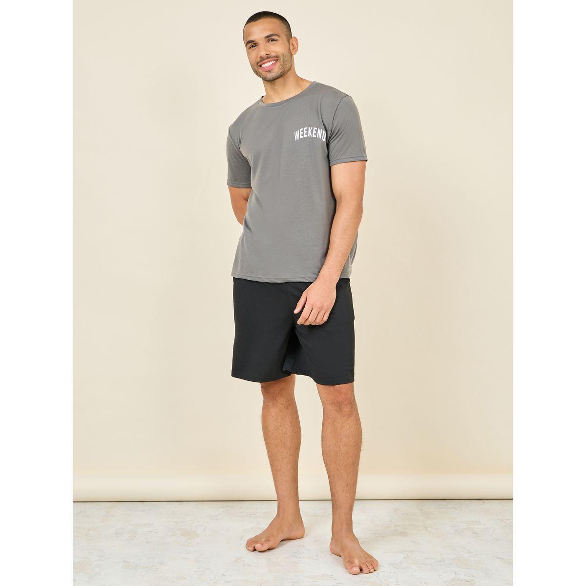 شورت مع تيشيرت بياقة دائرية وطبعة كتابة-men-clothing-nightwear-sets-image-1