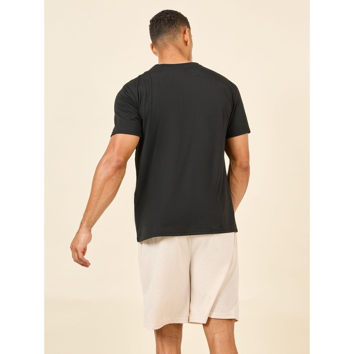 مجموعة من شورت وتيشيرت بطبعة كتابة-men-clothing-nightwear-sets-image-5