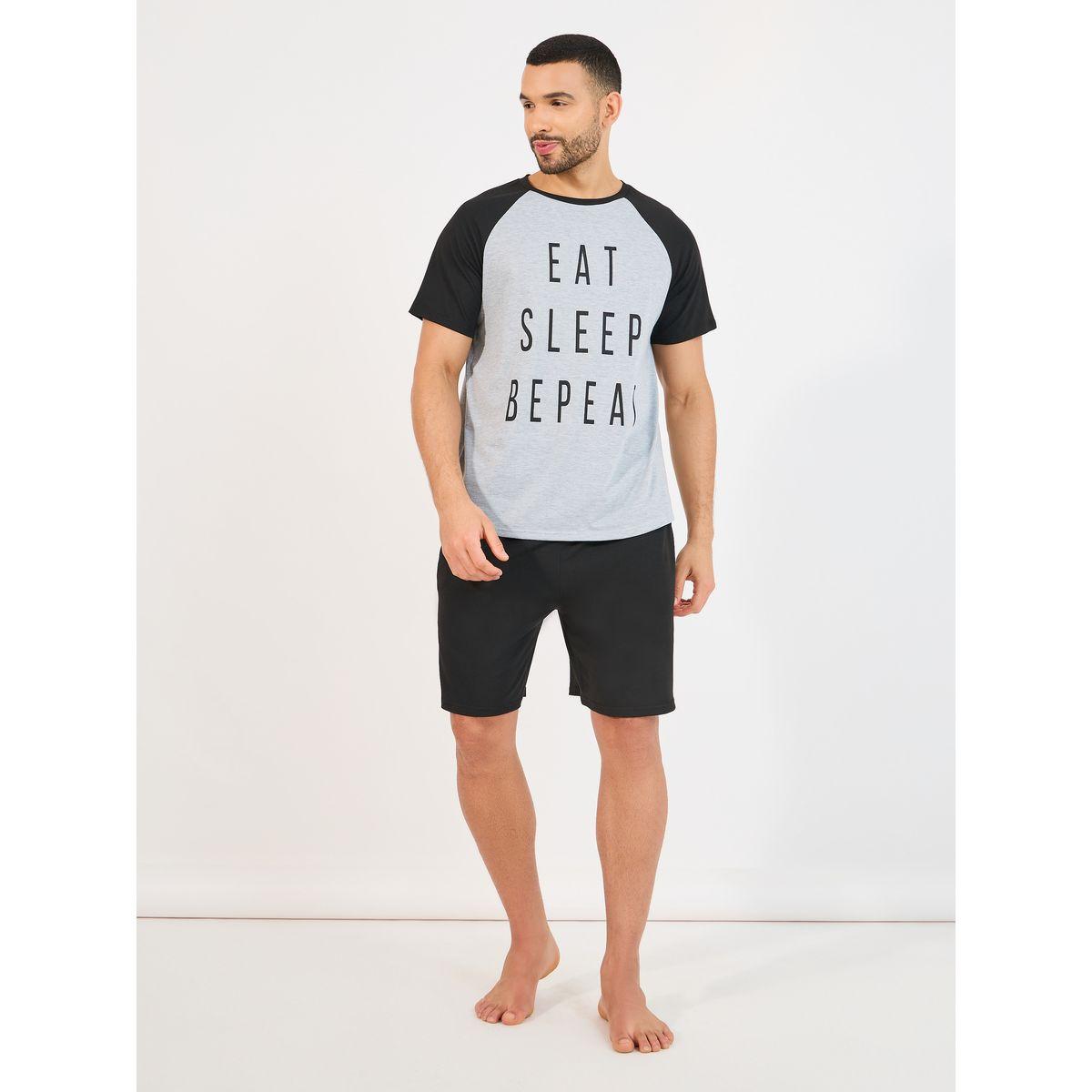مجموعة من شورت مع تيشيرت بطبعة كتابة-men-clothing-nightwear-sets-image-2
