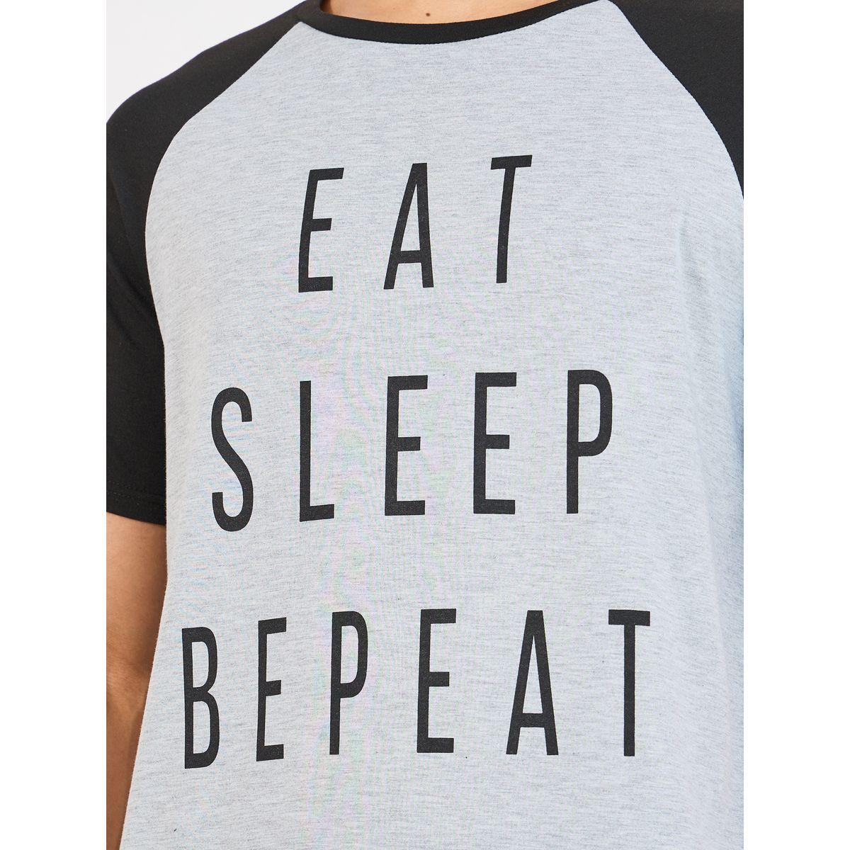 مجموعة من شورت مع تيشيرت بطبعة كتابة-men-clothing-nightwear-sets-image-3