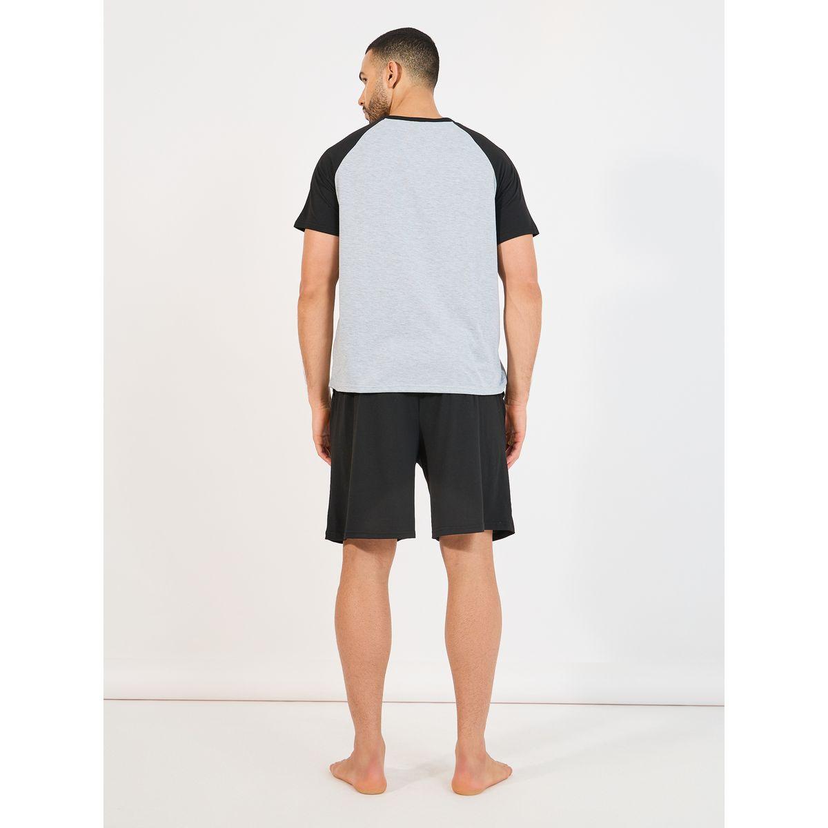 مجموعة من شورت مع تيشيرت بطبعة كتابة-men-clothing-nightwear-sets-image-4