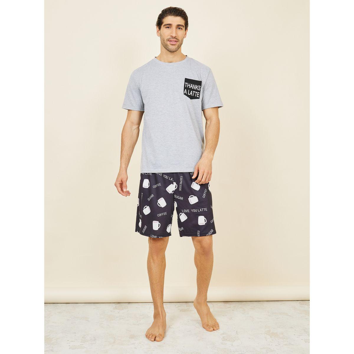 مجموعة من شورت مع تيشيرت بجيب على الصدر-men-clothing-nightwear-sets-image-1