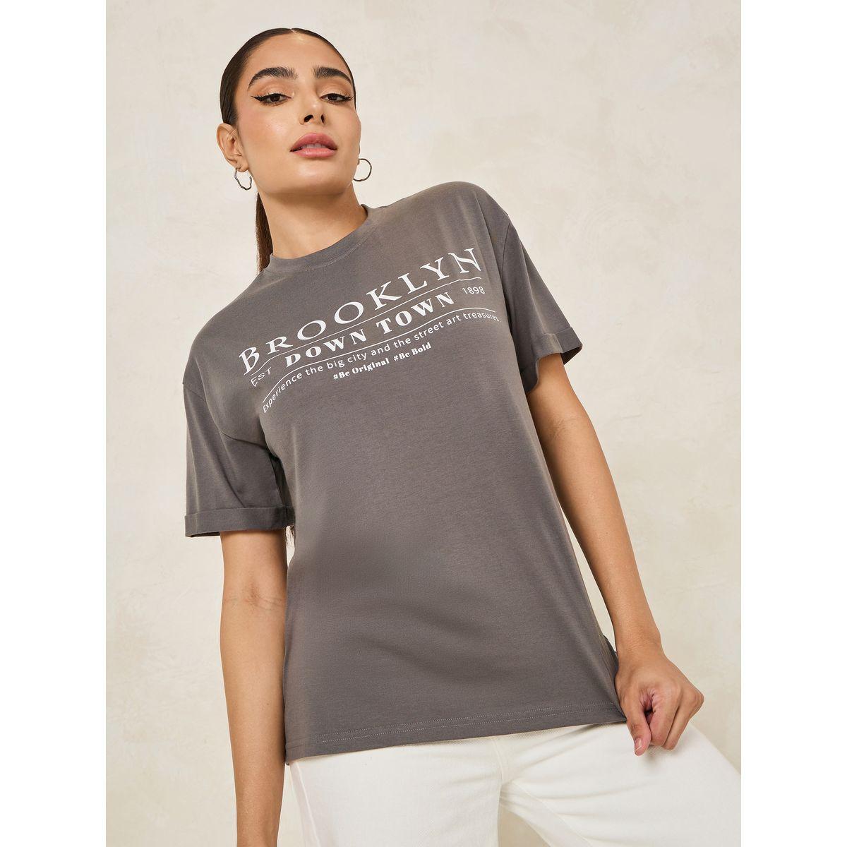 تيشيرت فضفاض مطبع بطبعة كتابة-women-clothing-tshirts-image-1