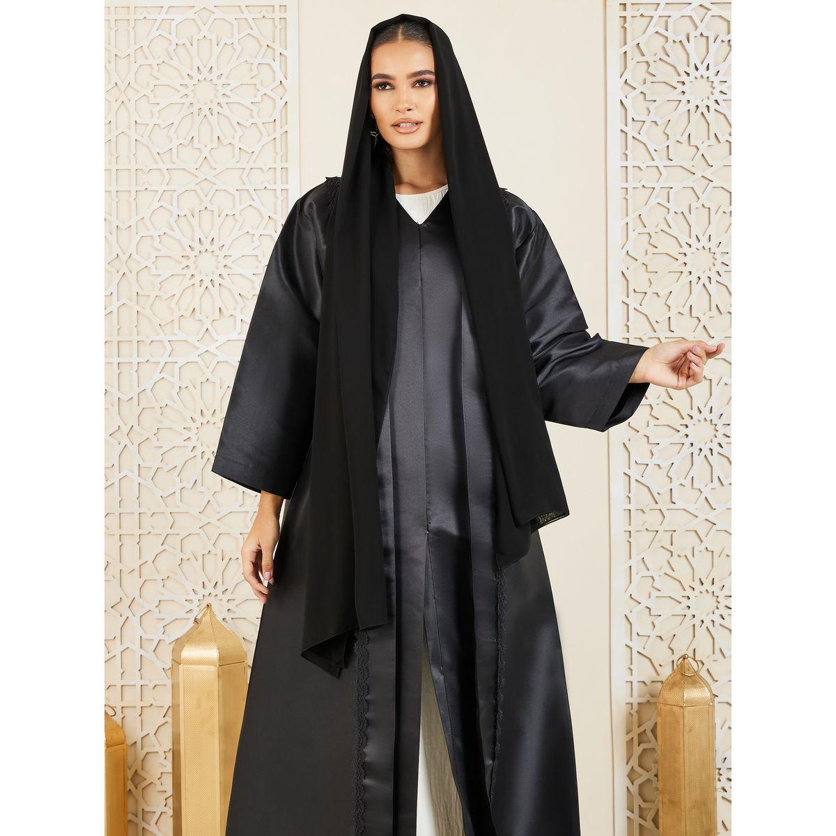 عباية ساتان مُطرّزة بتفاصيل دانتيل موديست × ستايلي-women-arabicclothing-abayas-image-3