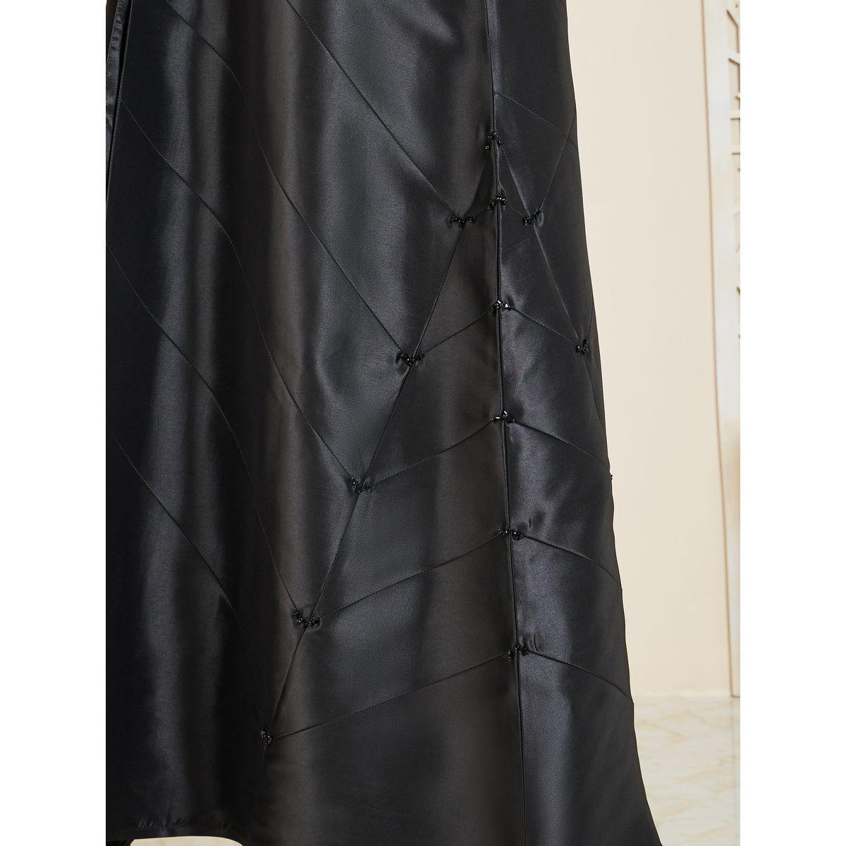عباية ساتان بتفاصيل بارزة الملمس موديست × ستايلي-women-arabicclothing-abayas-image-4