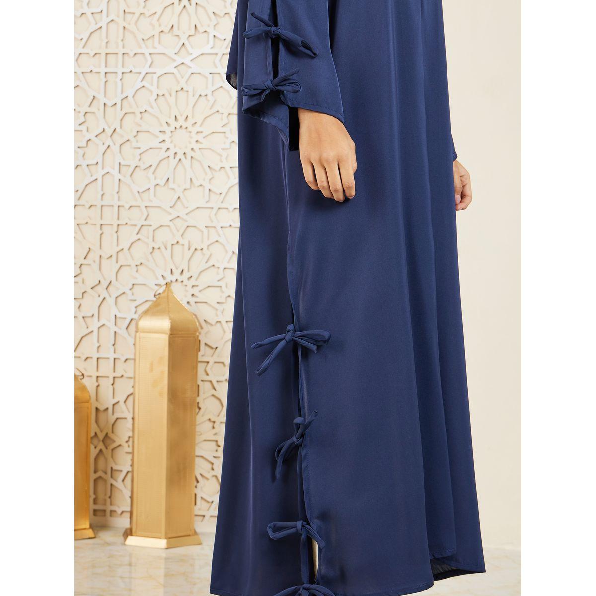 عباية مزينة بربطات معقودة مع زر غلق موديست × ستايلي-women-arabicclothing-abayas-image-5