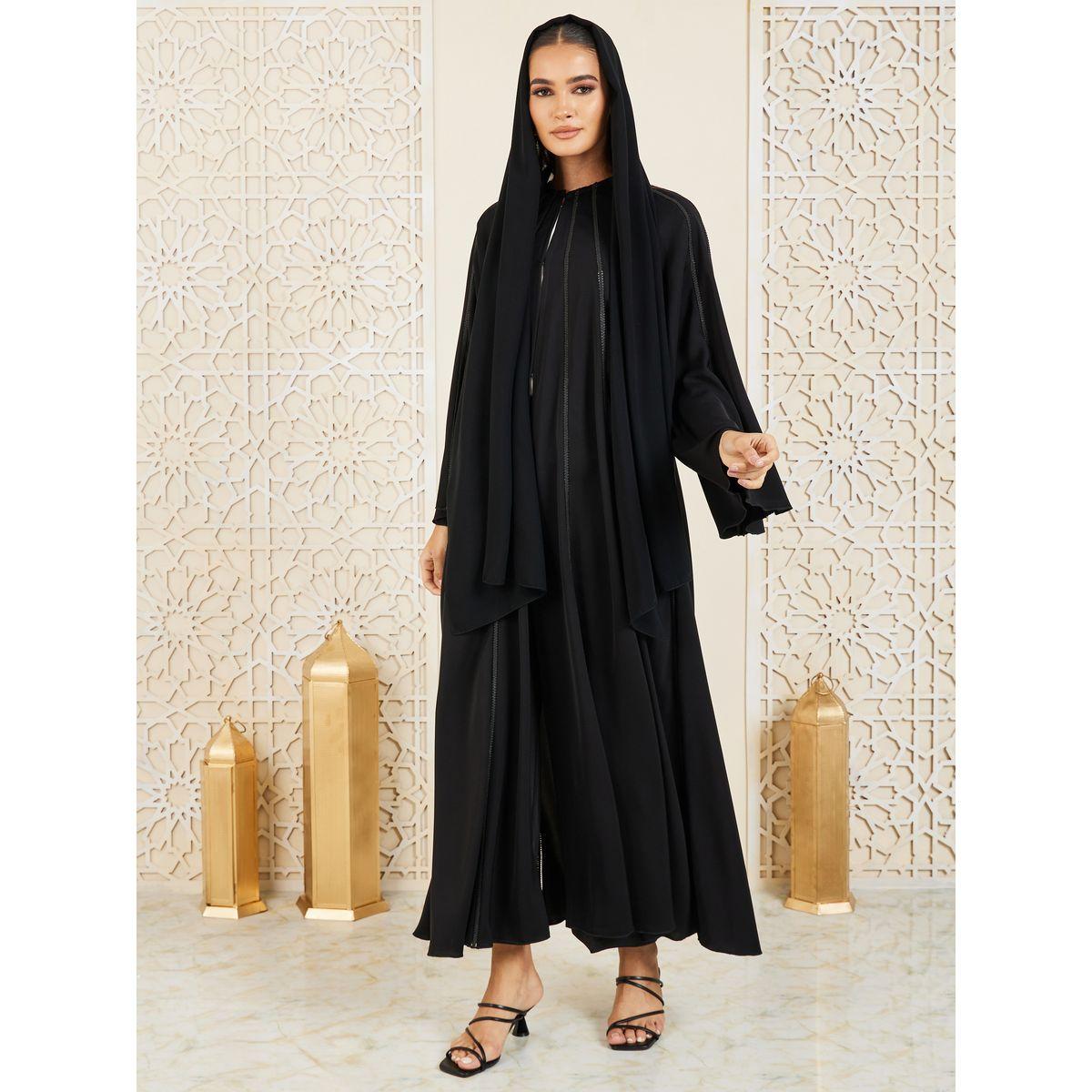 عباية طويلة مُطرّزة بتفاصيل دانتيل موديست × ستايلي-women-arabicclothing-abayas-image-2