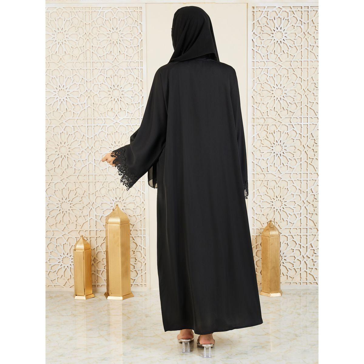 عباية مٌطرّزة بتفاصيل دانتيل موديست × ستايلي-women-arabicclothing-abayas-image-5