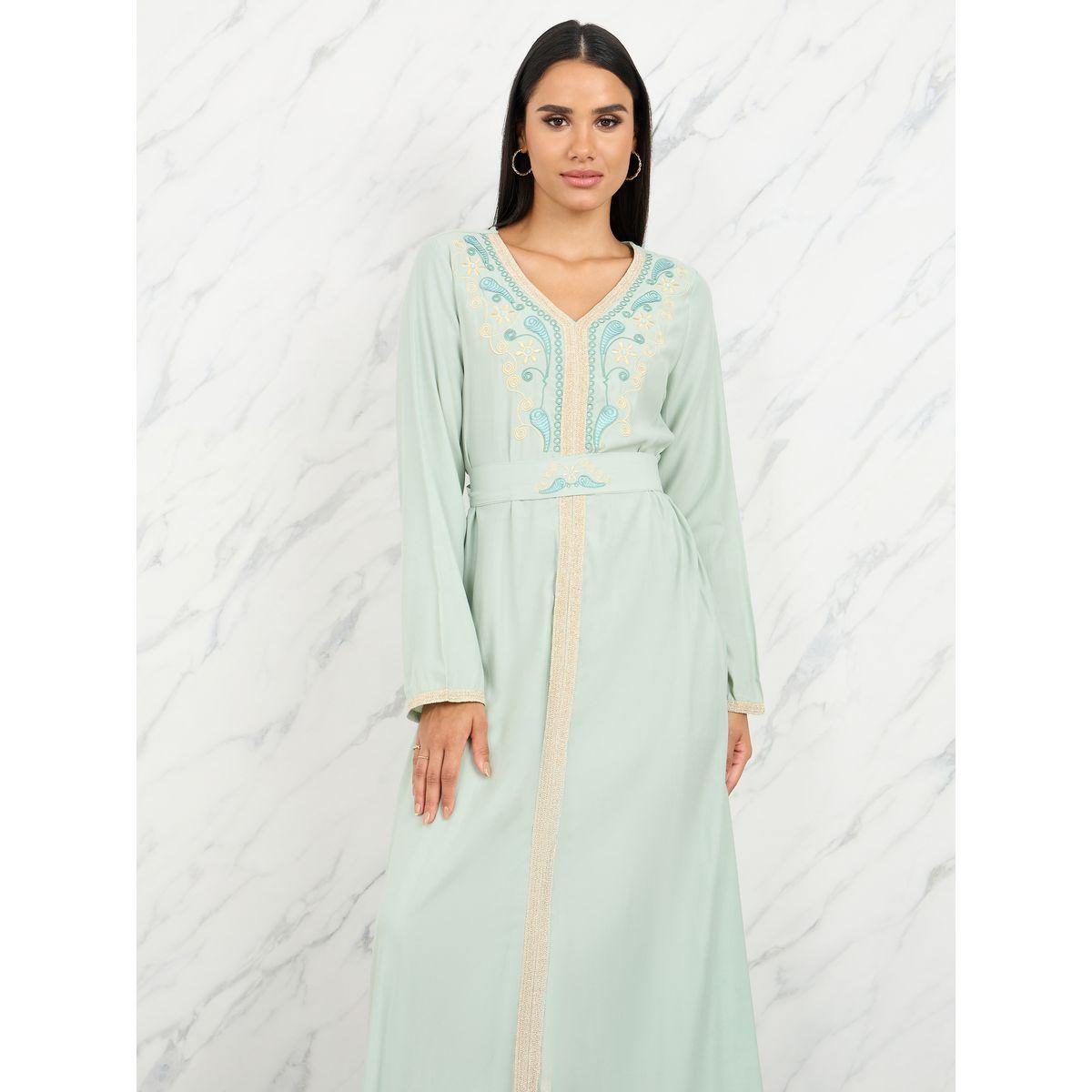 فستان طويل بتفاصيل مُطرّزة مع حزام-women-clothing-dresses-image-2
