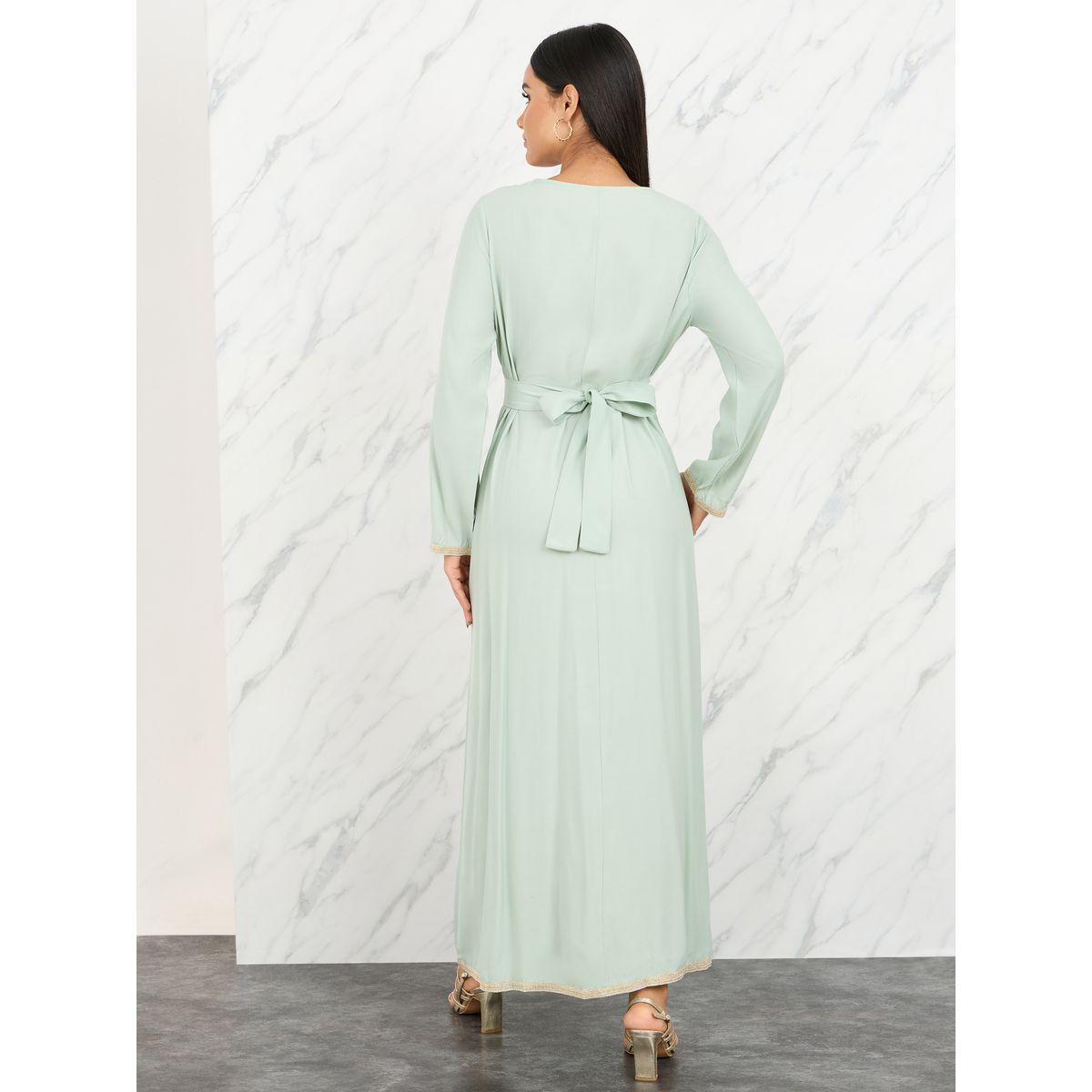 فستان طويل بتفاصيل مُطرّزة مع حزام-women-clothing-dresses-image-4