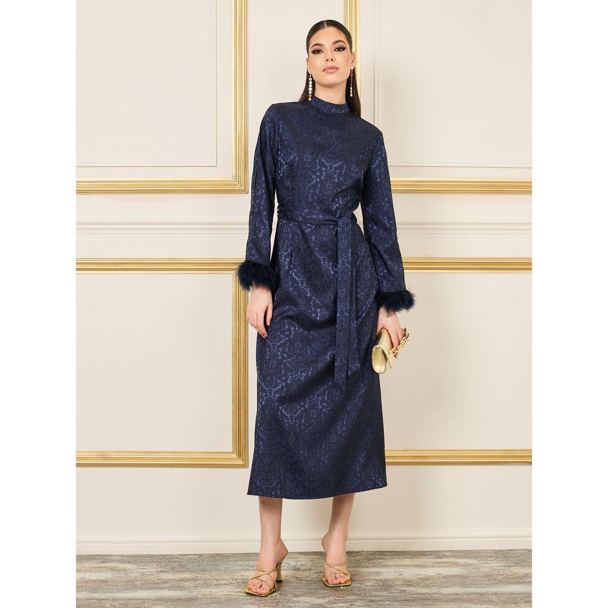فستان ميدي بياقة عالية وتفاصيل جاكار مع فرو واربطة-women-clothing-dresses-image-1