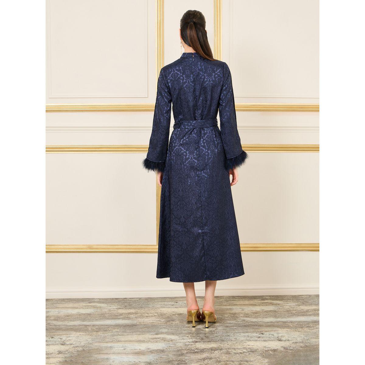 فستان ميدي بياقة عالية وتفاصيل جاكار مع فرو واربطة-women-clothing-dresses-image-4