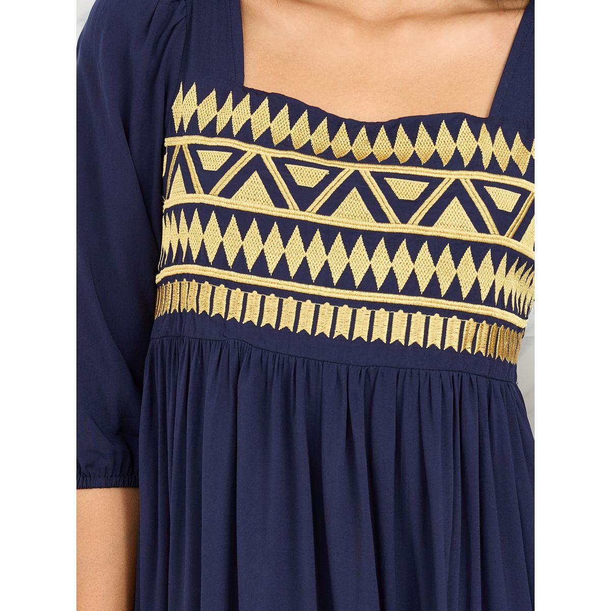 فستان ميدي بتفاصيل مُطرّزة وكسرات-women-clothing-dresses-image-3