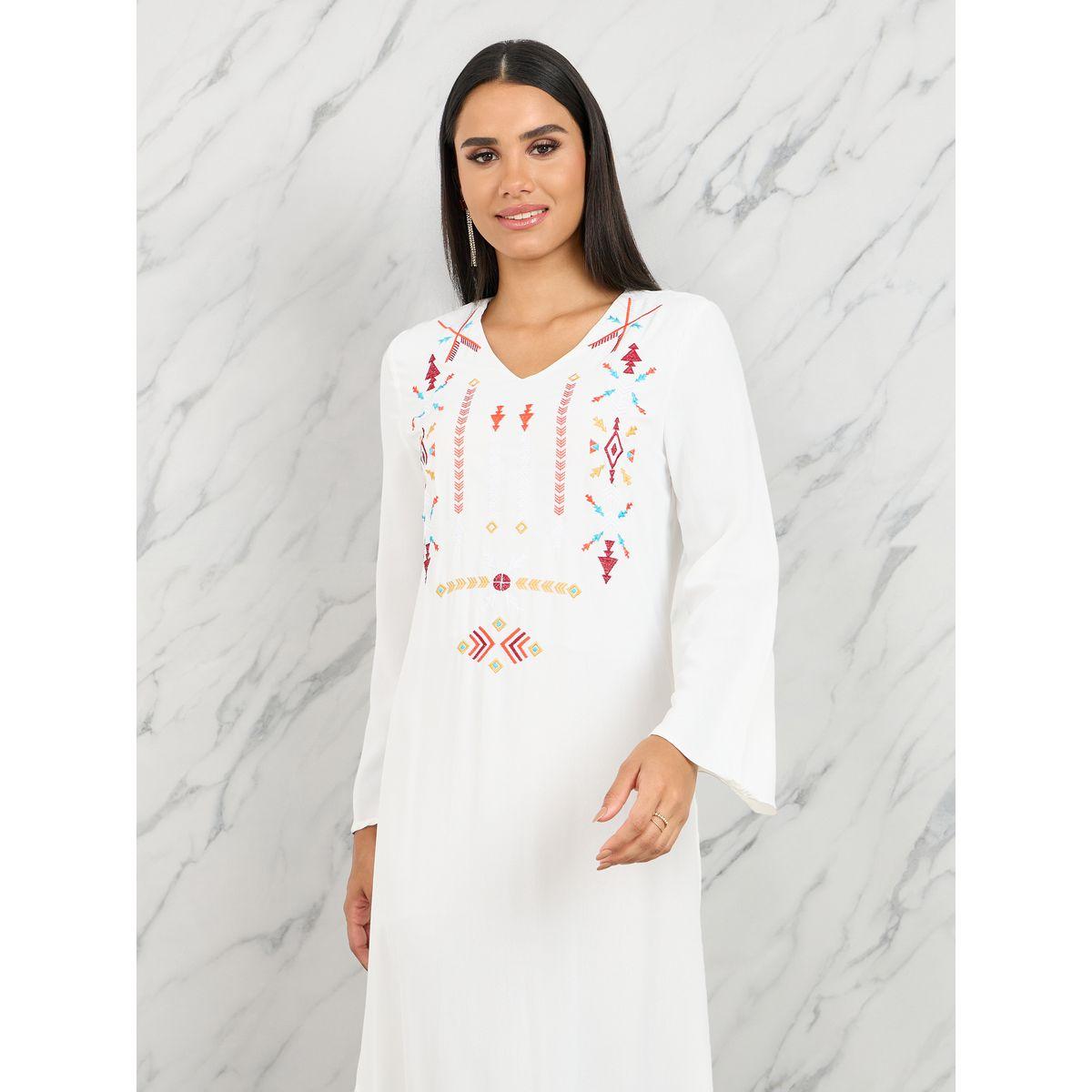 فستان طويل مُطرّز بزهور مع شق جانبي-women-clothing-dresses-image-2