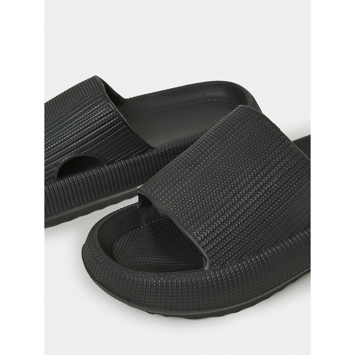 شبشب بكعب شانكي وتفاصيل بارزة الملمس-men-shoes-flipflopsandslides-image-3