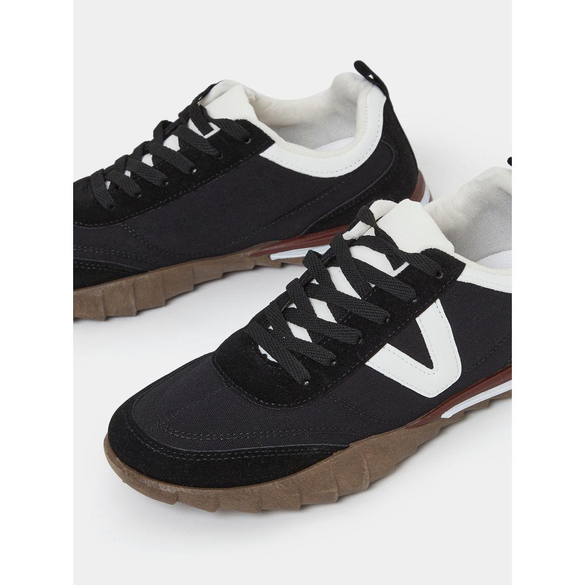 حذاء سنيكرز بتفاصيل مخمل متباينة ودرزات-men-shoes-sneakers-image-3