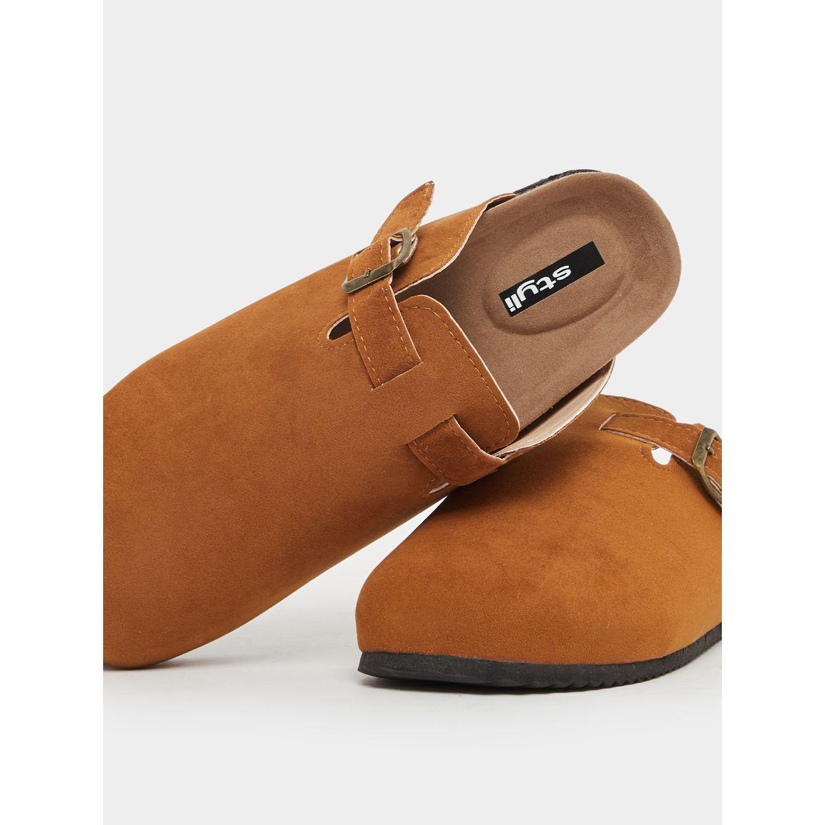 جلوغز بنمط سويدي مزين بإبزيم-men-shoes-sandals-image-3