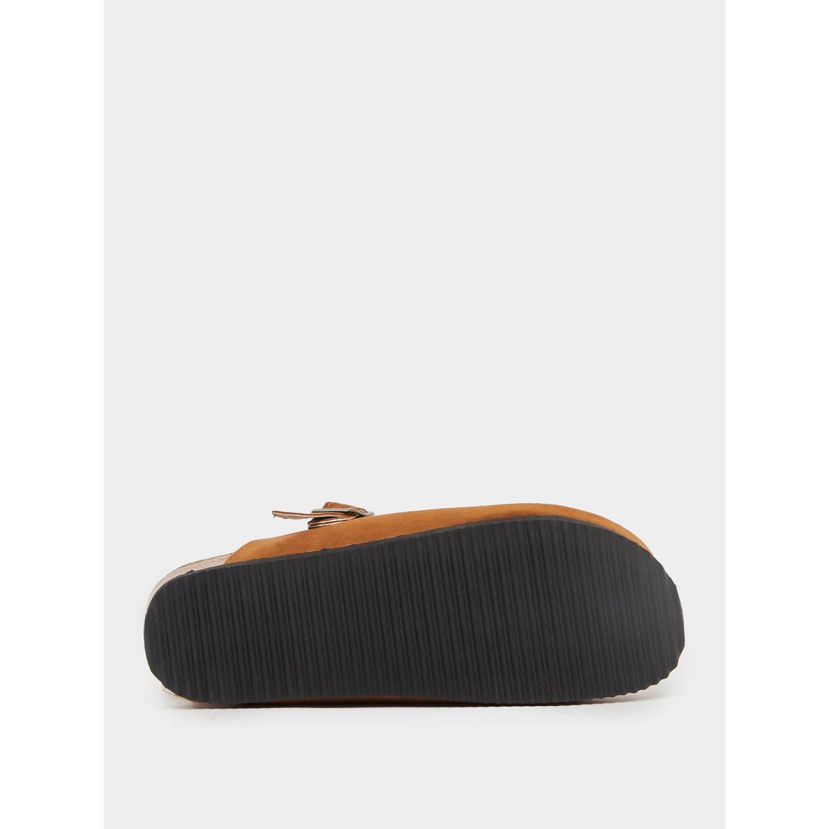 جلوغز بنمط سويدي مزين بإبزيم-men-shoes-sandals-image-6