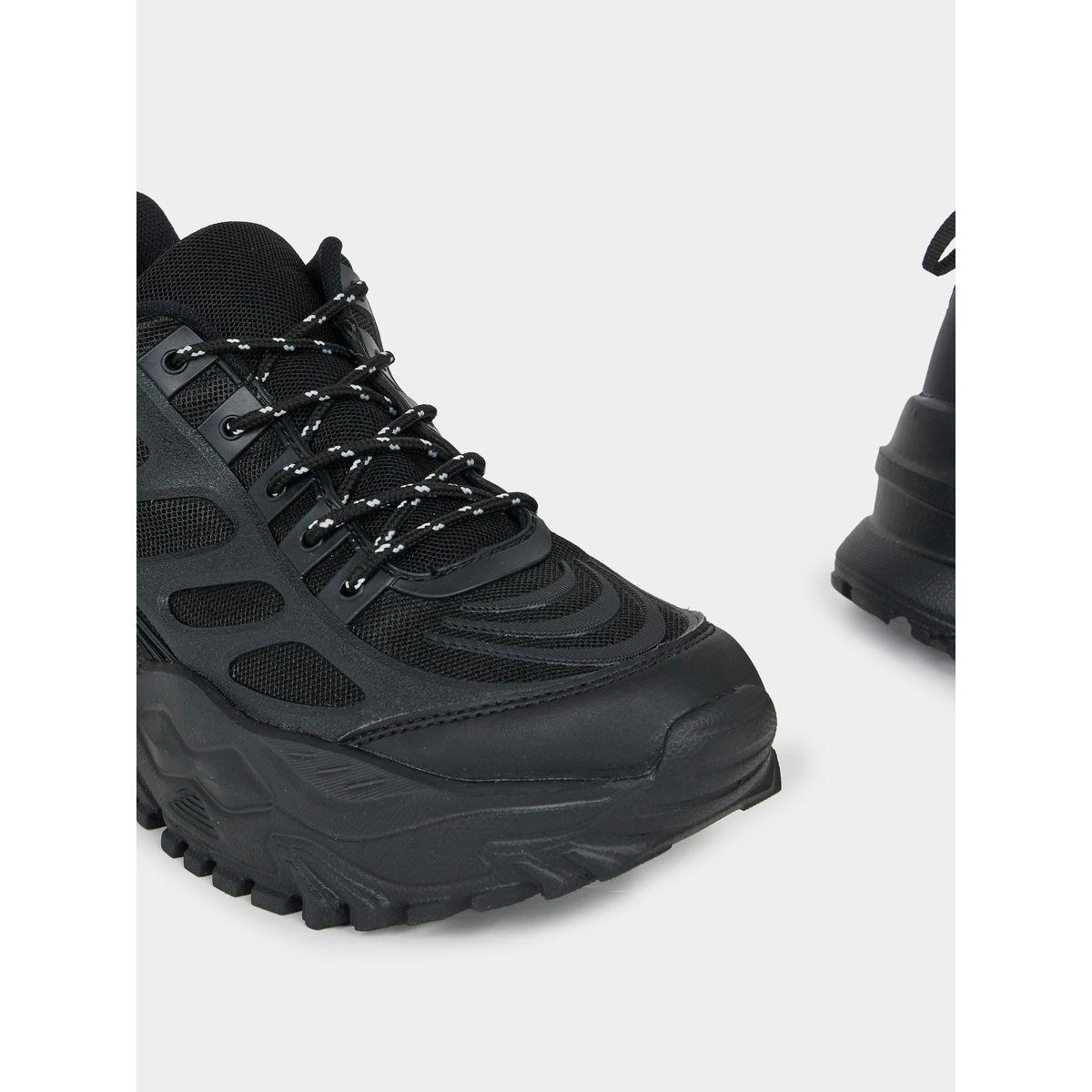 حذاء سنيكرز بكعب شانكي وتفاصيل بارزة الملمس-men-shoes-sneakers-image-3