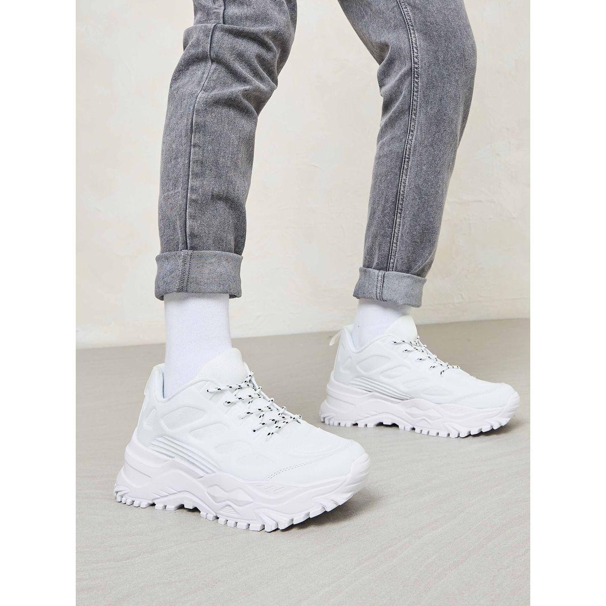 حذاء سنيكرز بكعب شانكي ورباط غلق-men-shoes-sneakers-image-1