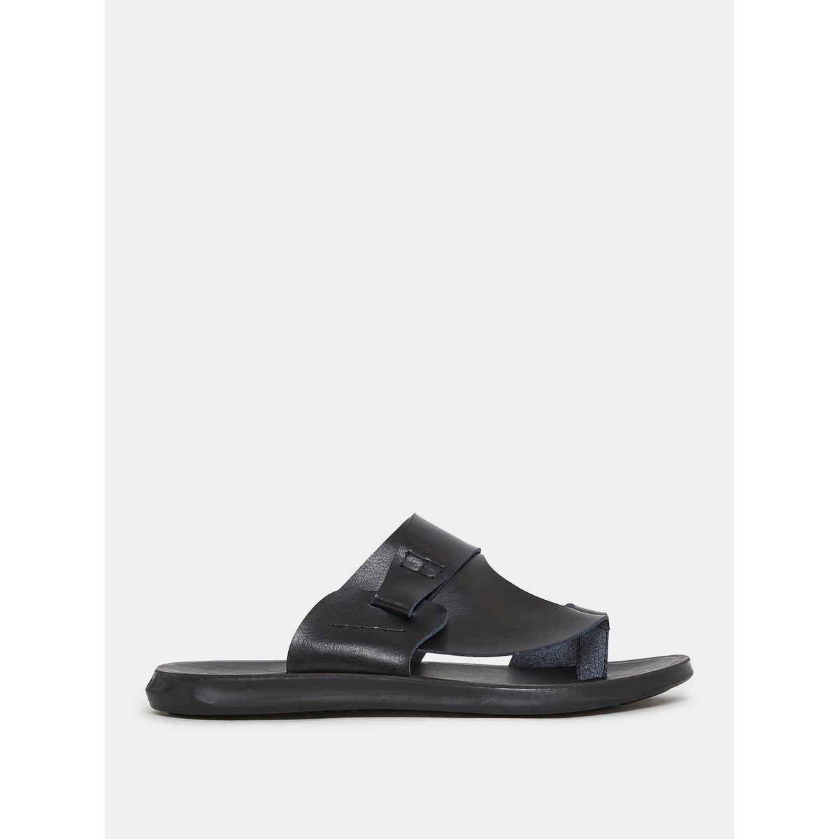 Styli Toe Loop Cut Out Strap Detail Sandals-men-shoes-sandals-image-2