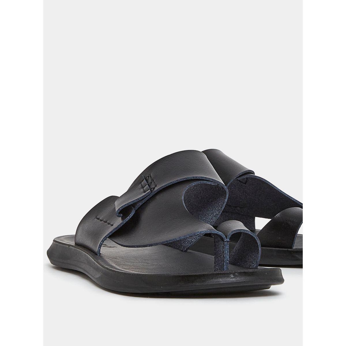 Styli Toe Loop Cut Out Strap Detail Sandals-men-shoes-sandals-image-3