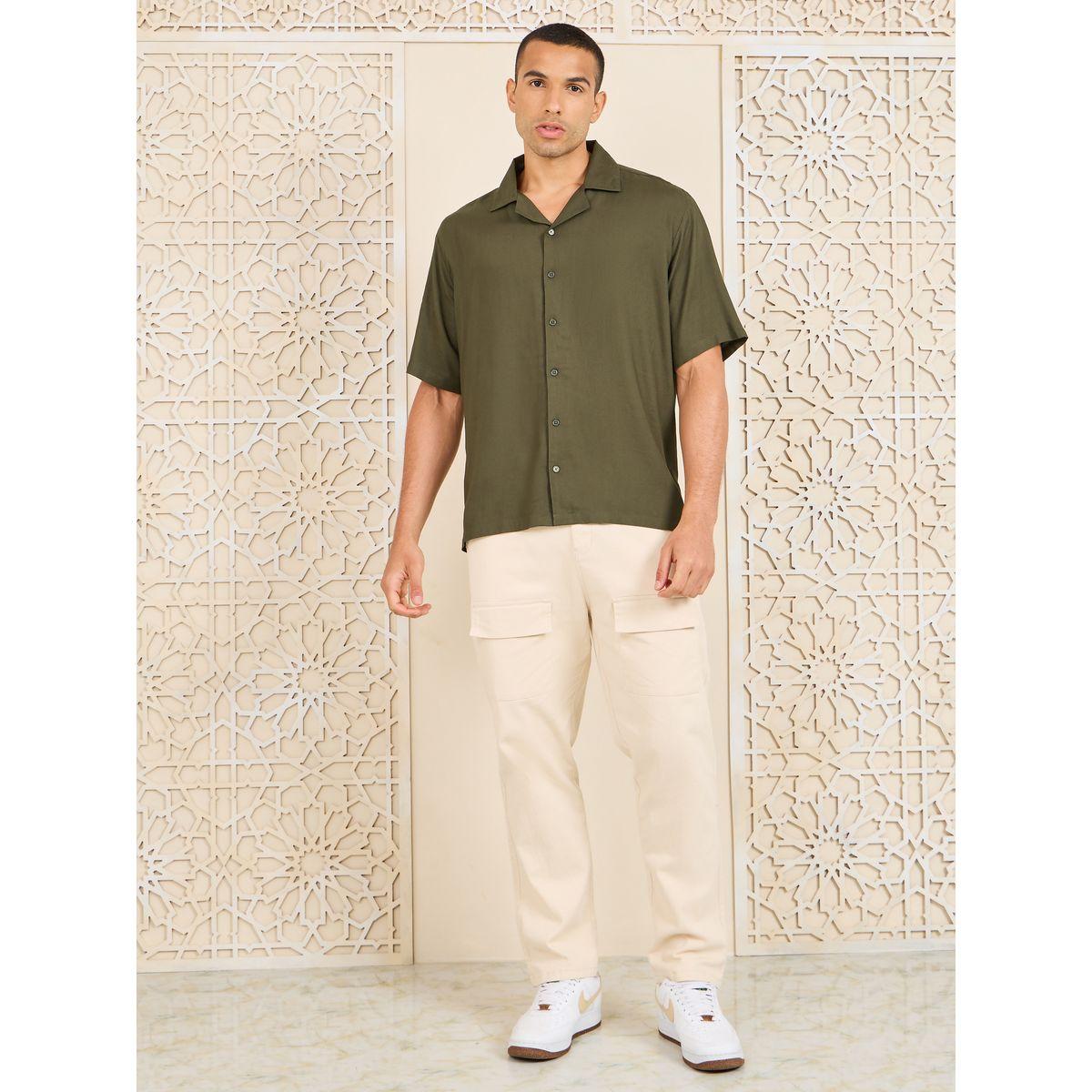 قميص سادة بياقة ريزورت وقصة مريحة-men-clothing-shirts-image-2