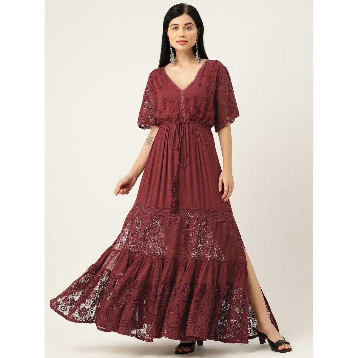 فستان طويل بتفاصيل دانتيل وشق جانبي سانسكريتي هومز × ستايلي-women-clothing-dresses-image-1