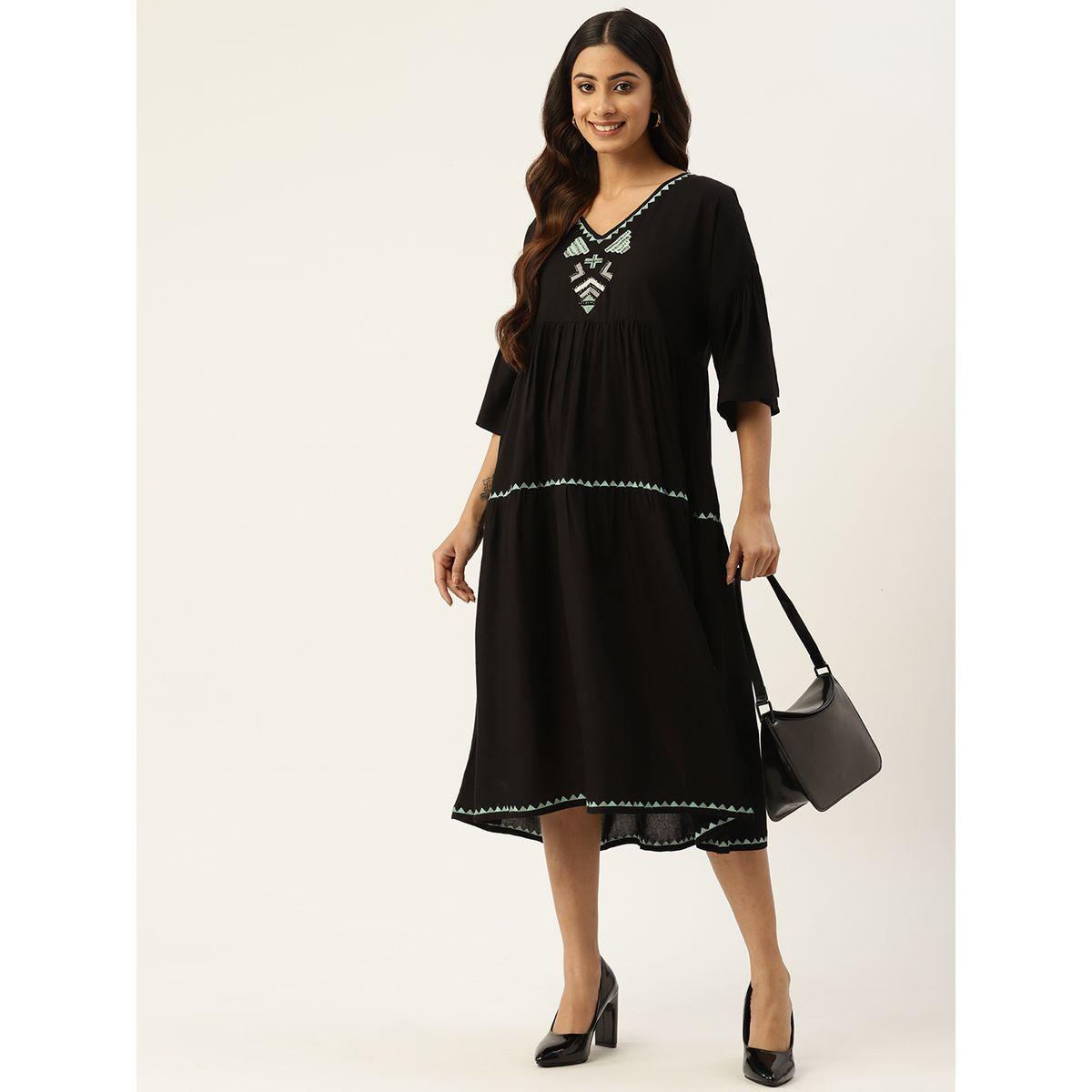 فستان ميدي بتفاصيل مُطرّزة واكمام بنمط جرس-women-clothing-dresses-image-2