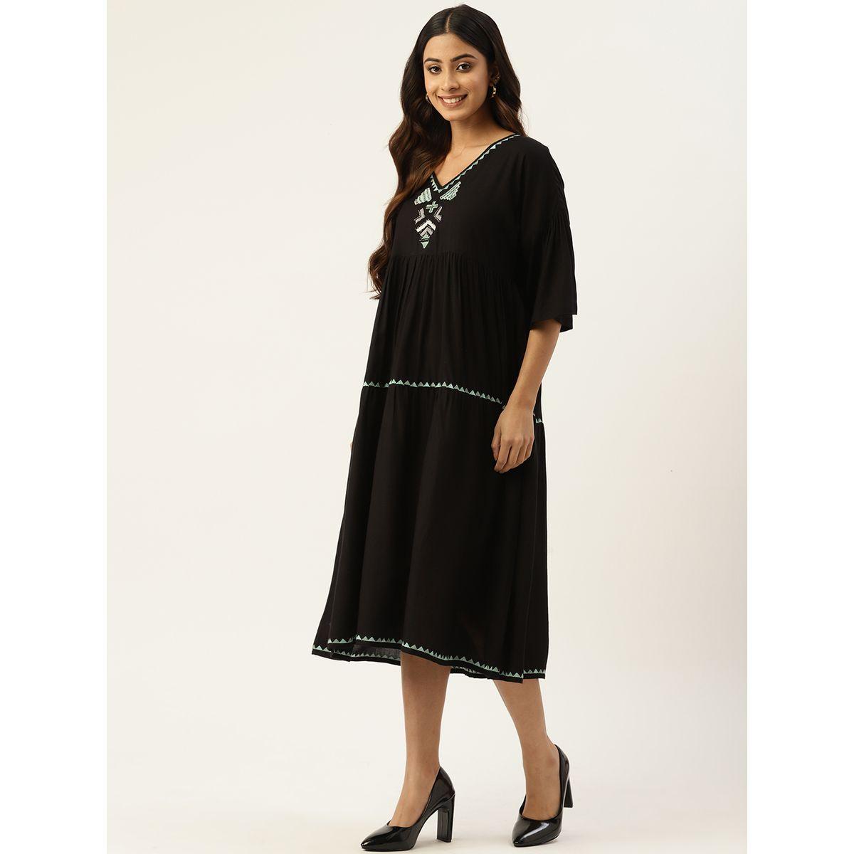 فستان ميدي بتفاصيل مُطرّزة واكمام بنمط جرس-women-clothing-dresses-image-3
