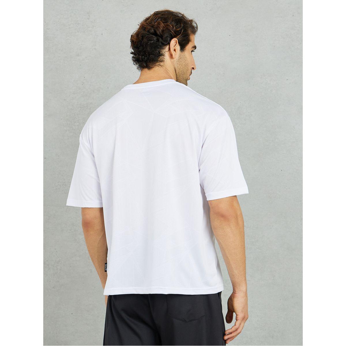 تيشيرت فضفاض بتفاصيل محبوكة-men-clothing-sportswearandactivewear-tshirtsandpolos-image-4