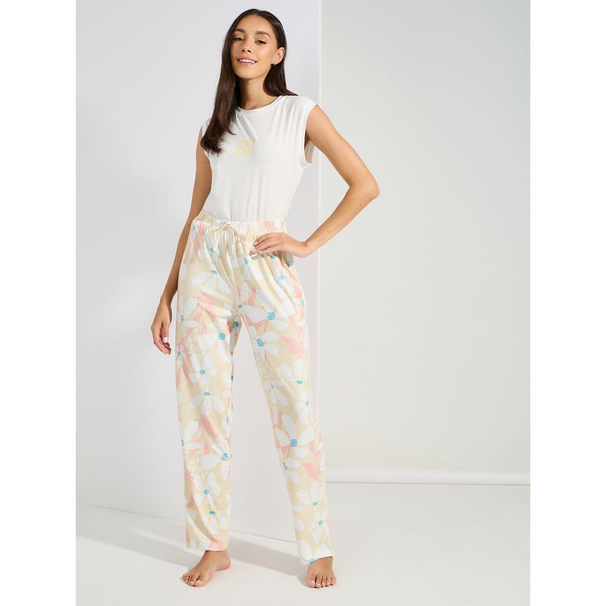 طقم من بنطال بيجاما بطبعة زهور مع فيست مطبع بكتابة-women-clothing-nightwear-pyjamas-longsets-image-5