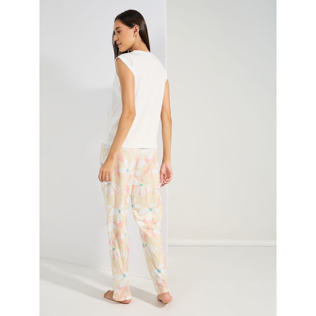 طقم من بنطال بيجاما بطبعة زهور مع فيست مطبع بكتابة-women-clothing-nightwear-pyjamas-longsets-image-6