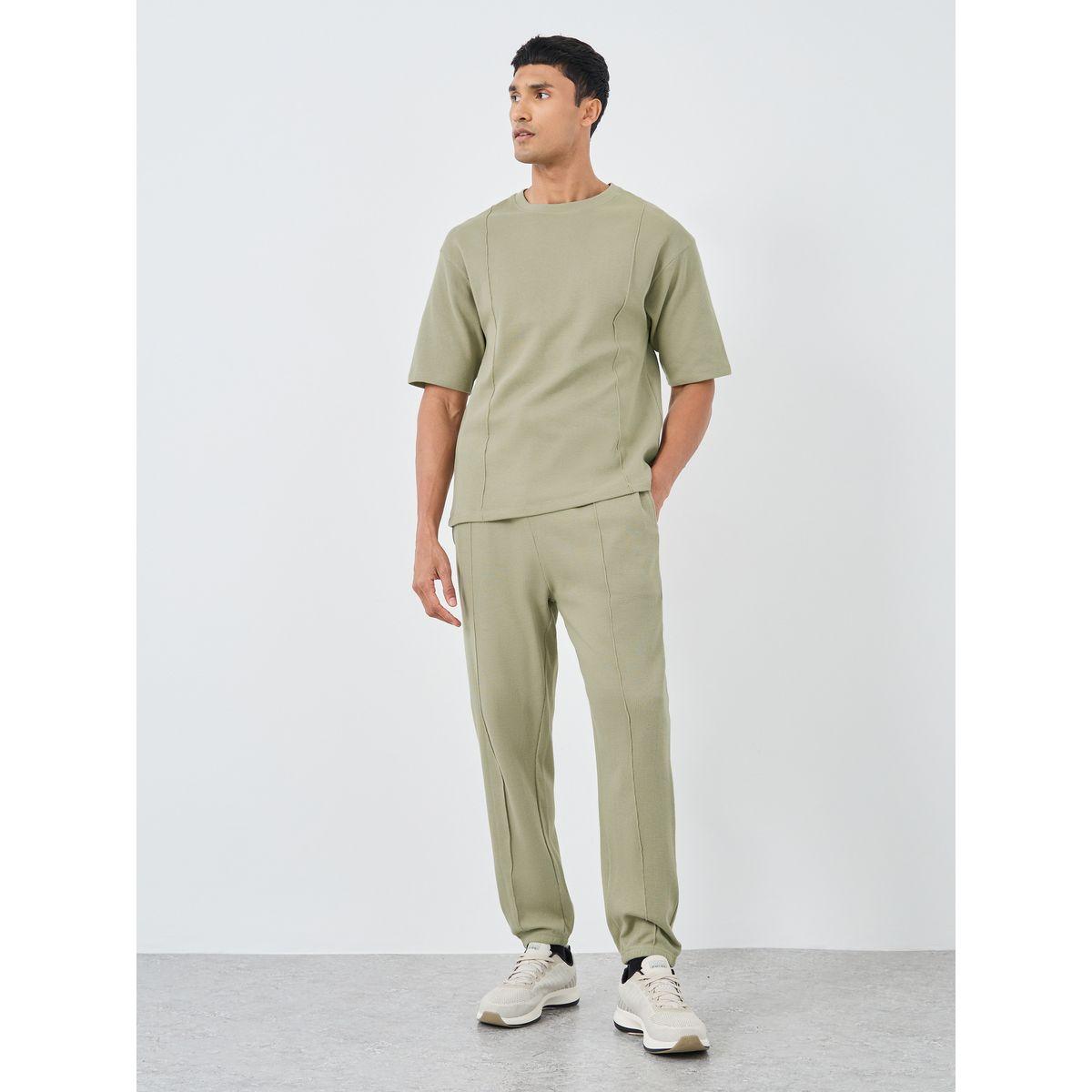 طقم منسق من جوغر وتيشيرت فضفاض محبوك بنمط وافل-men-clothing-coordsets-image-1
