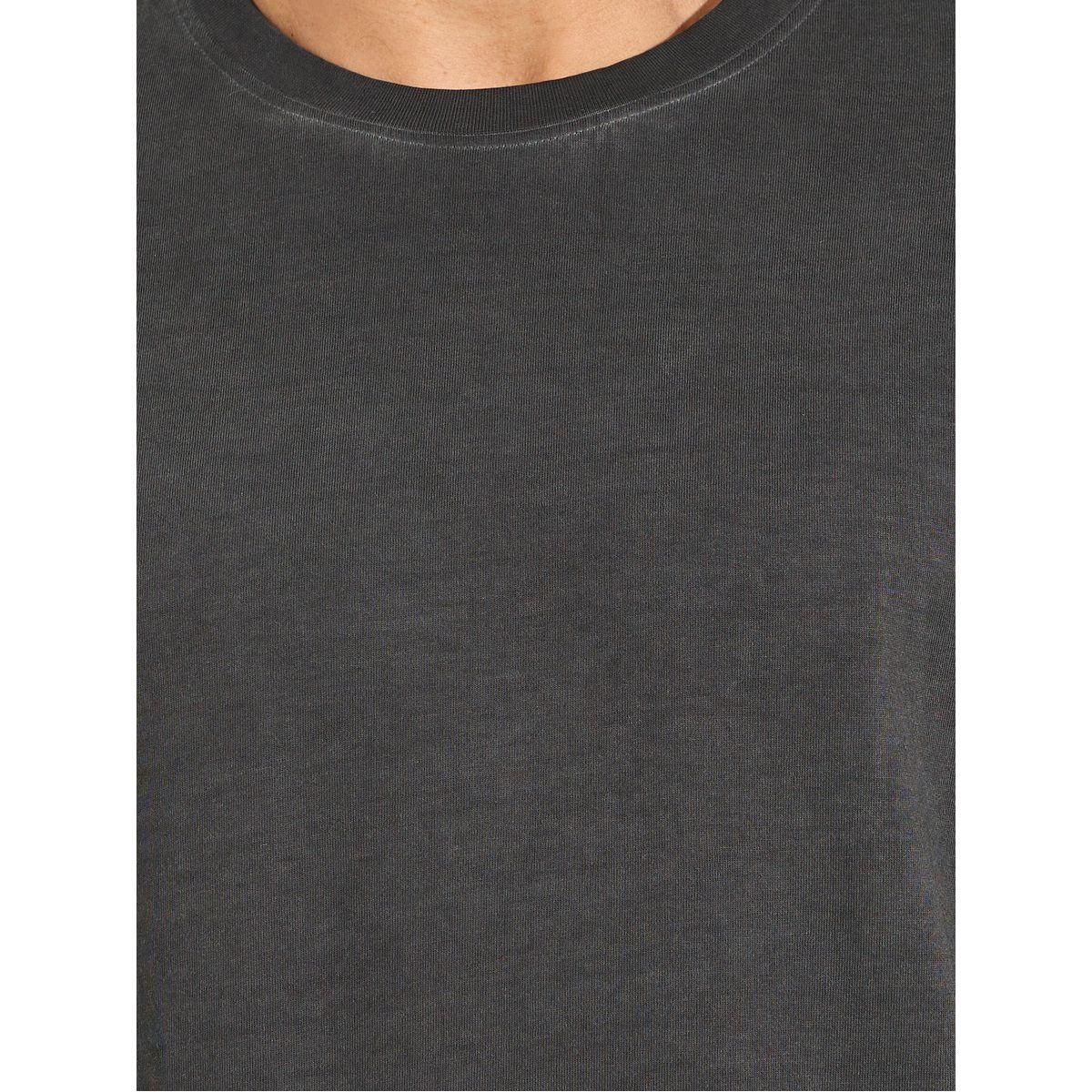 طقم منسق من شورت مع تيشيرت فضفاض بتفاصيل مشطوفة-men-clothing-coordsets-image-3