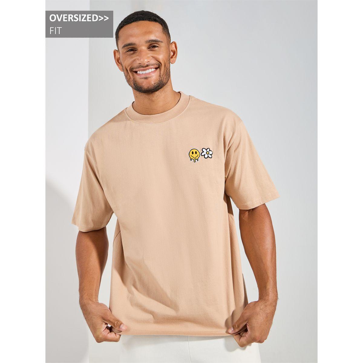 تيشيرت جيرسيه فضفاض مزين بشارة على الصدر-men-clothing-tshirtsandpolos-tshirts-image-1
