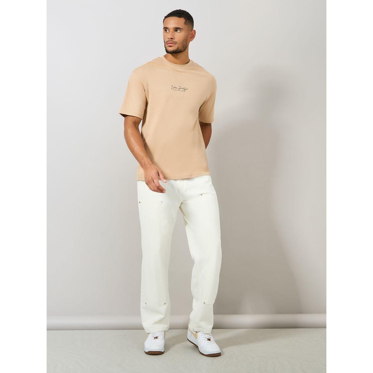 تيشيرت فضفاض باكتاف منخفضة وطبعة جرافيك-men-clothing-tshirtsandpolos-tshirts-image-2