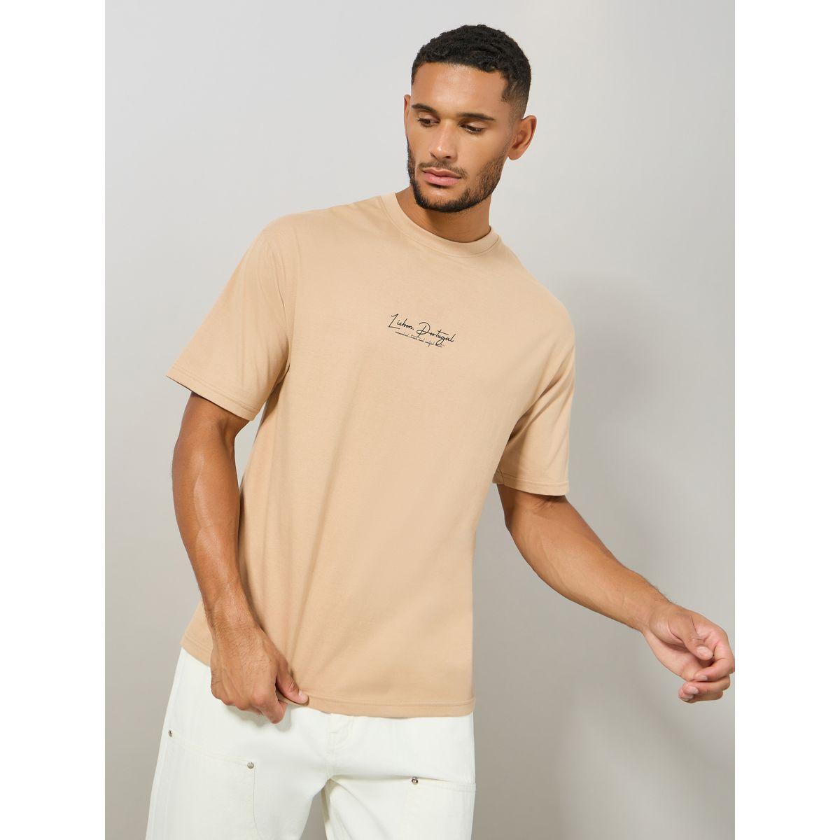 تيشيرت فضفاض باكتاف منخفضة وطبعة جرافيك-men-clothing-tshirtsandpolos-tshirts-image-3