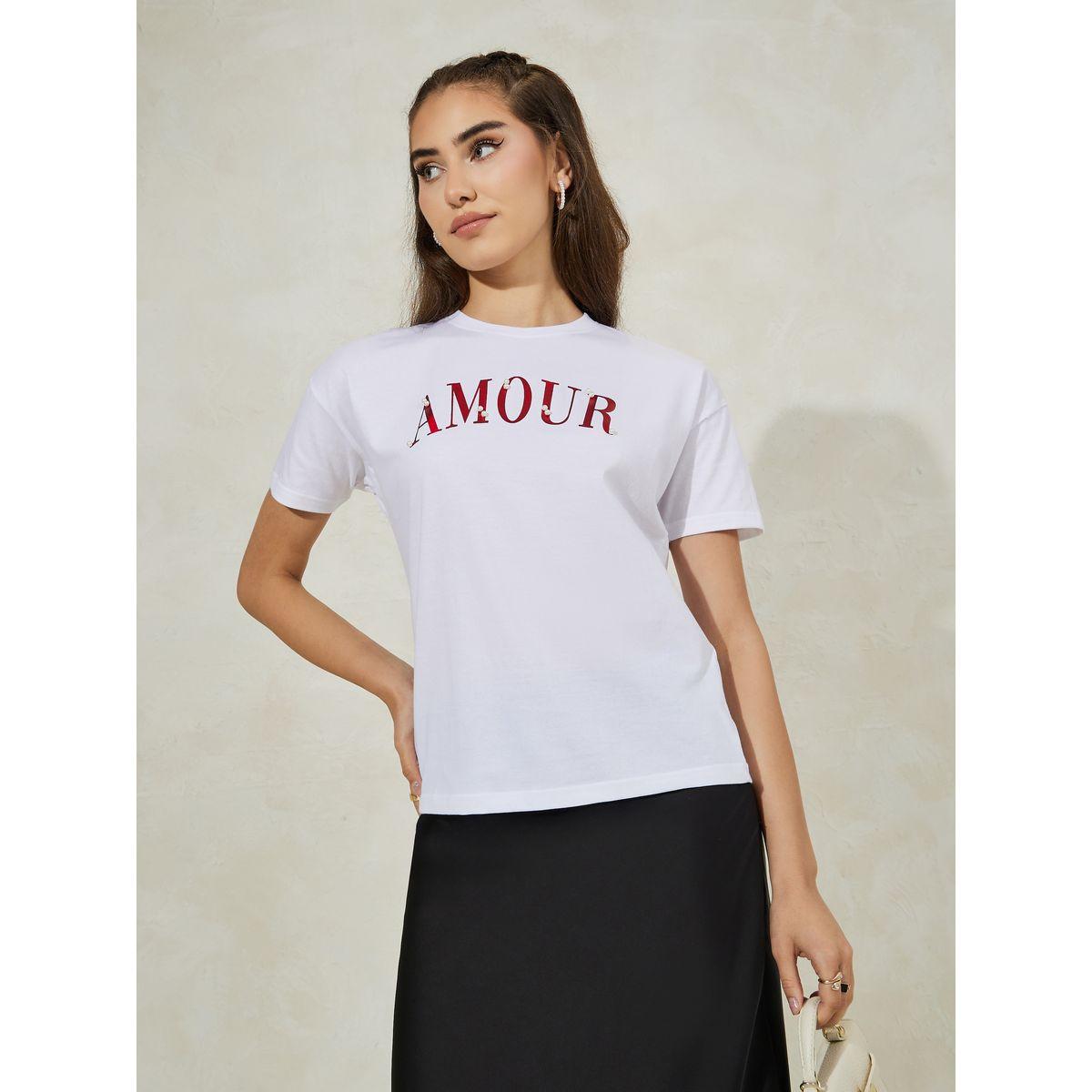 تيشيرت باكتاف منخفضة مع كتابة مزينة بحجر الراين-women-clothing-tshirts-image-2