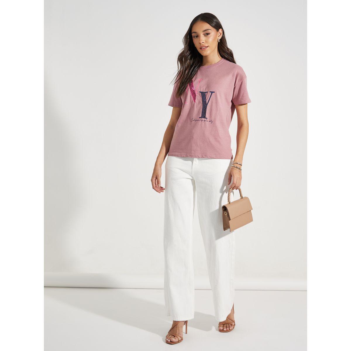 تيشيرت بقصة عادية وياقة دائرية ومزين بالترتر-women-clothing-tshirts-image-3