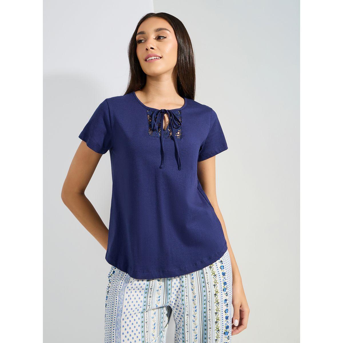 طقم من بنطال بيجاما مع تيشيرت بتفاصيل دانتيل-women-clothing-nightwear-pyjamas-longsets-image-2