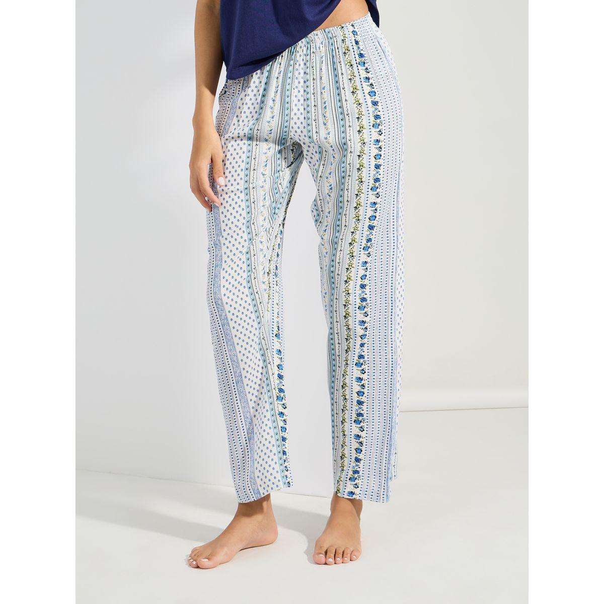 طقم من بنطال بيجاما مع تيشيرت بتفاصيل دانتيل-women-clothing-nightwear-pyjamas-longsets-image-4